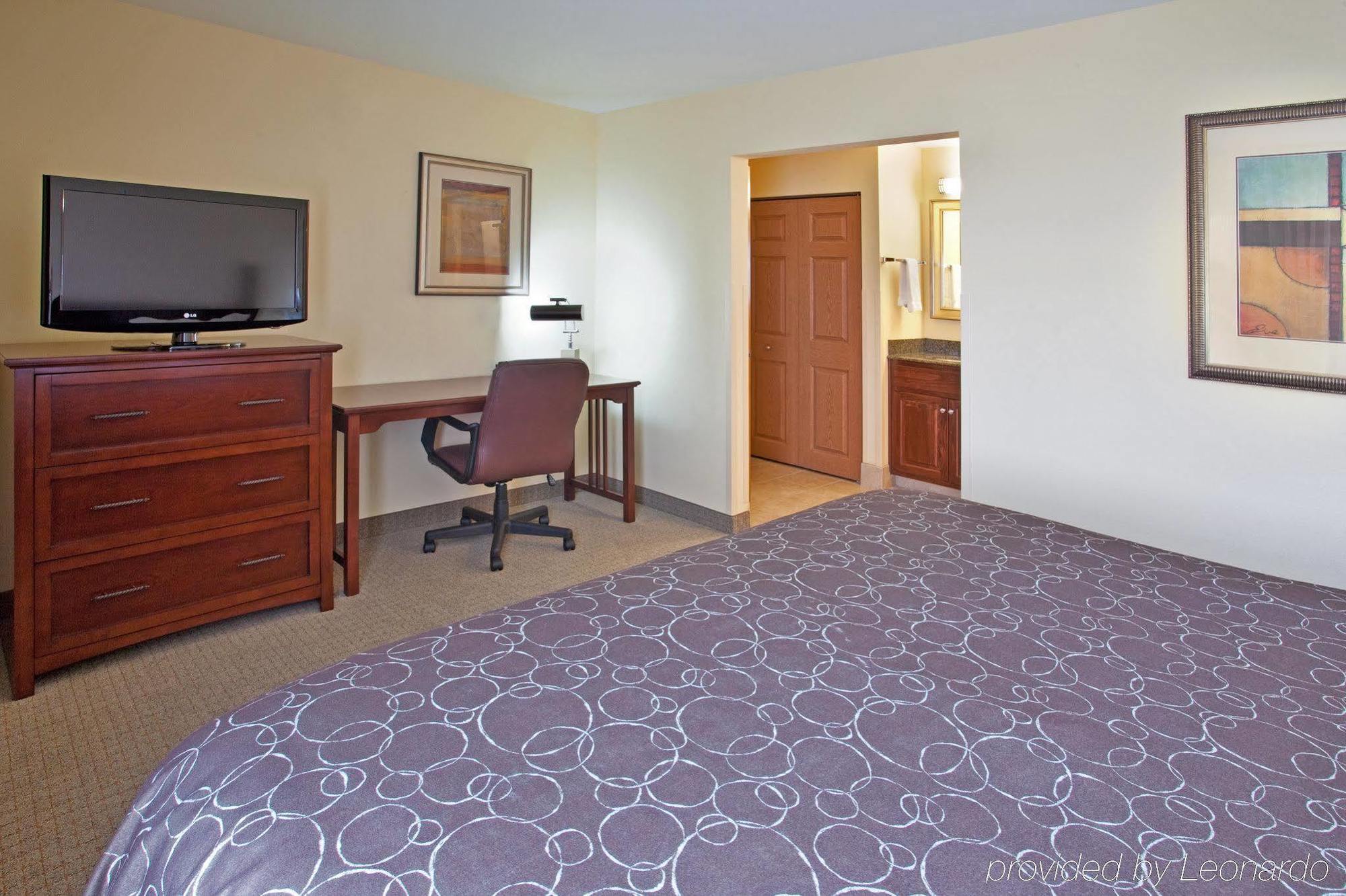 Staybridge Suites Elkhart North By Ihg Room photo